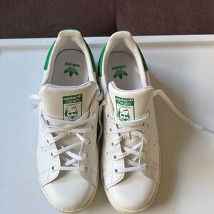 Adidas women White Sneakers with Green Details 61/2